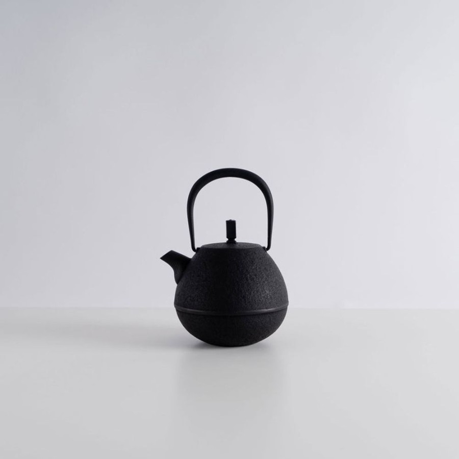 Shop Kitchen + Diningshop Kitchen + Dining Kukan Chuzo / Hisao Iwashimizu Tea & Coffee Ware | Nambu Tekki Cast Iron Egg Teapot - Medium