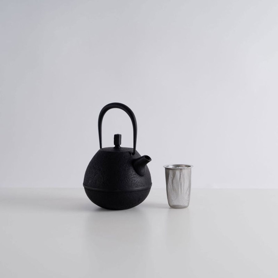 Shop Kitchen + Diningshop Kitchen + Dining Kukan Chuzo / Hisao Iwashimizu Tea & Coffee Ware | Nambu Tekki Cast Iron Egg Teapot - Medium