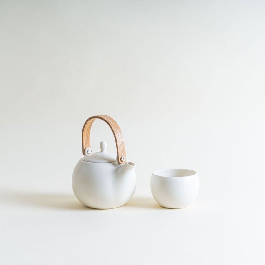 Shop Kitchen + Diningshop Kitchen + Dining Saliu Tea & Coffee Ware | Large Yui Teapot In White With Wooden Handle